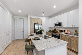 The Westlyn in Grand Prairie, TX - Foto de edificio - Building Photo