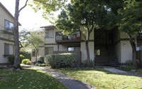 Golf Course Square Apartments in Rohnert Park, CA - Building Photo - Building Photo