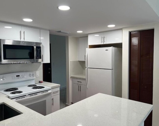 10651 SW 108th Ave, Unit 3K in Miami, FL - Foto de edificio - Building Photo