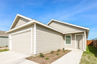 1235 Maple St in Wilmer, TX - Foto de edificio - Building Photo