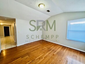 4127 Churchman Ave in Louisville, KY - Foto de edificio - Building Photo