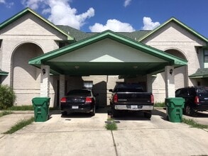 2801 Charleston Ln in Pharr, TX - Foto de edificio - Building Photo