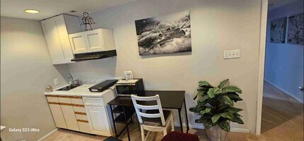 6360 Silver Ridge Cir in Alexandria, VA - Building Photo - Building Photo