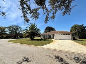 4578 Blue Stream Ln N in Jacksonville, FL - Foto de edificio - Building Photo