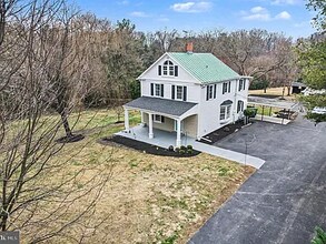 1546 Dranesville Rd in Herndon, VA - Building Photo - Building Photo