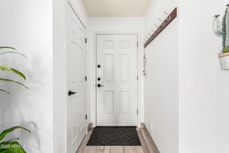 8700 E Mountain View Rd in Scottsdale, AZ - Building Photo - Building Photo