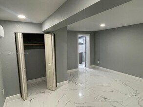 1221 NE 210th Terrace in Miami, FL - Building Photo - Building Photo