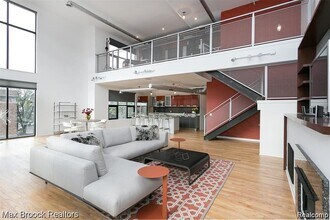 100 N Center St in Royal Oak, MI - Building Photo - Building Photo