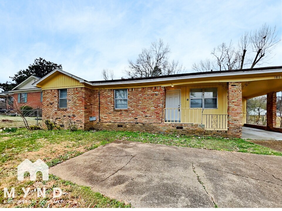 1861 Warner Ave in Memphis, TN - Foto de edificio