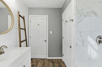 21 Knox Bros Ave in Searsport, ME - Foto de edificio - Building Photo