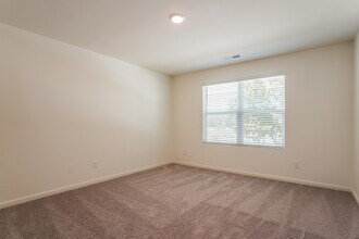 135 S Chubb Rdg in Clayton, NC - Foto de edificio - Building Photo
