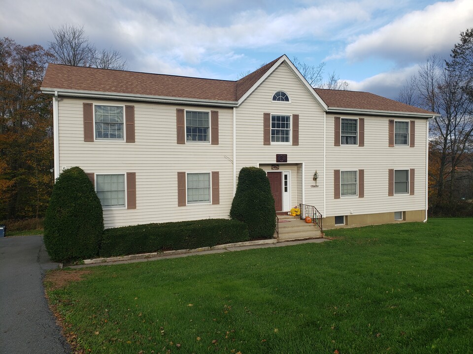 Laurie Estates in Lake Ariel, PA - Building Photo