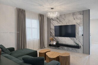 829 NE 191st St in Miami, FL - Building Photo - Building Photo