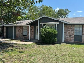 621 Hillside Dr in Sherman, TX - Building Photo