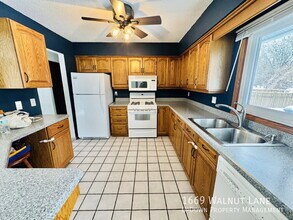 1669 Walnut Ln in Eagan, MN - Building Photo - Building Photo