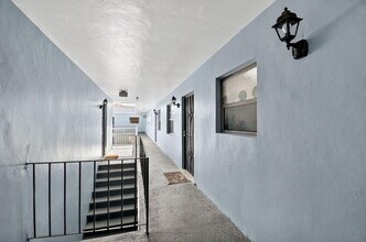 1735 NE 164th St in North Miami Beach, FL - Building Photo - Building Photo