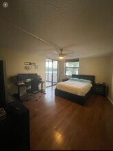 118 Lake Emerald Dr in Oakland Park, FL - Building Photo - Building Photo