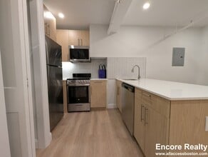 8 Joy St, Unit 1 in Boston, MA - Foto de edificio - Building Photo