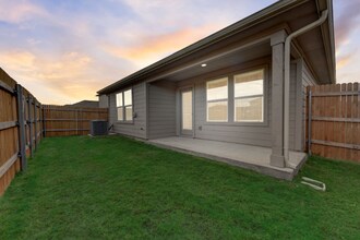 156 Snapdragon Ln in San Marcos, TX - Building Photo - Building Photo