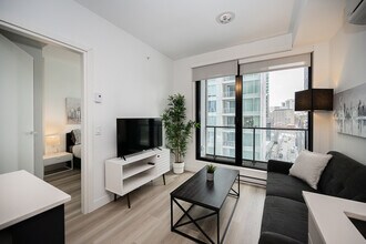 1055 Rue de la Montagne in Montréal, QC - Building Photo - Building Photo