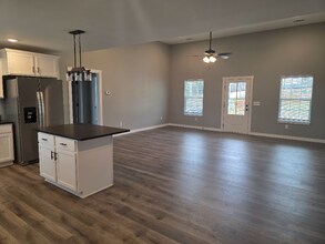 102 Alice Preston Lp in Gordonsville, TN - Building Photo - Building Photo