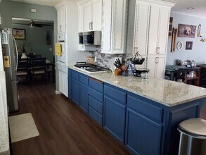 671 E Hazelwood Dr in Lemoore, CA - Building Photo - Building Photo