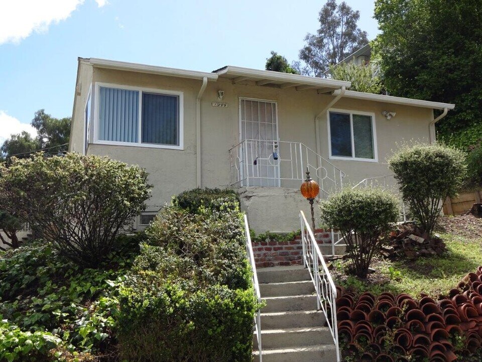 1944 Howe Dr in San Leandro, CA - Building Photo