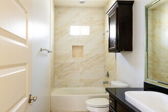 1707 W Smith Dr, Unit 2 in Pharr, TX - Foto de edificio - Building Photo