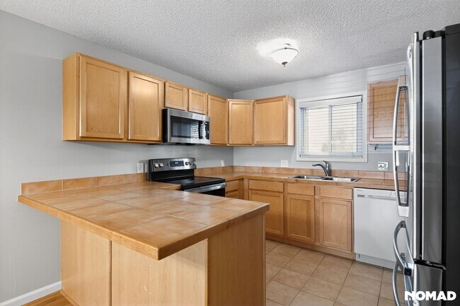 1244 S Reed St in Lakewood, CO - Foto de edificio - Building Photo