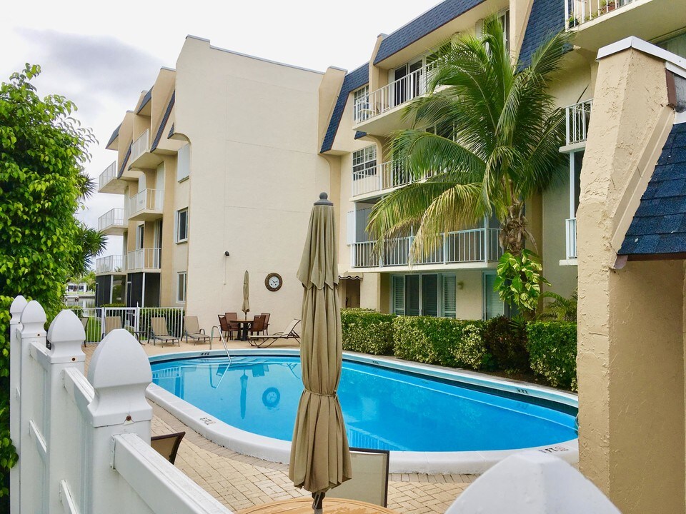 3575 S Ocean Blvd-Unit -112 in South Palm Beach, FL - Building Photo