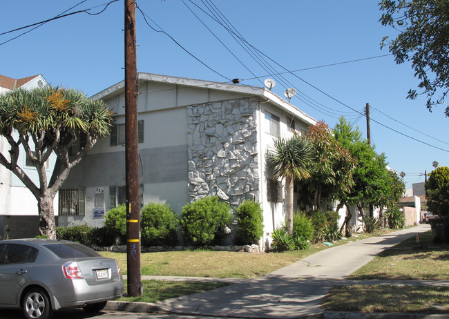 239 E Buckthorn St in Inglewood, CA - Building Photo - Building Photo