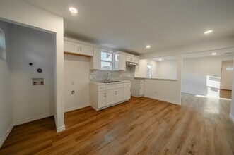 3412 E Illinois Ave in Dallas, TX - Building Photo - Building Photo