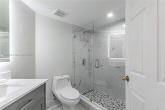 2021 SE 10th Ave-Unit -209 in Fort Lauderdale, FL - Foto de edificio - Building Photo