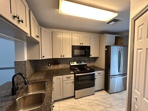 2203 Stonington Ave in Orlando, FL - Building Photo - Building Photo