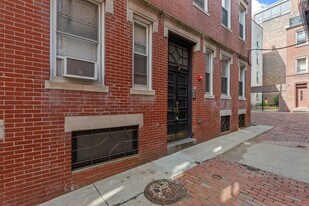 4 Powers Ct, Unit 2 in Boston, MA - Building Photo