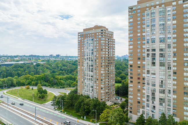 The Palisades in Toronto, ON - Building Photo - Building Photo