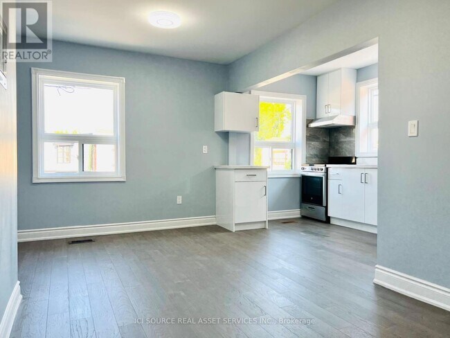 1342 Weston Rd in Toronto, ON - Building Photo - Building Photo