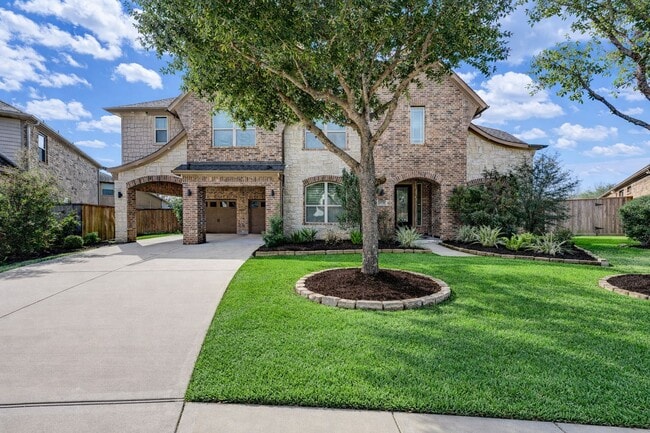 property at 3806 Sims Pointe Ct