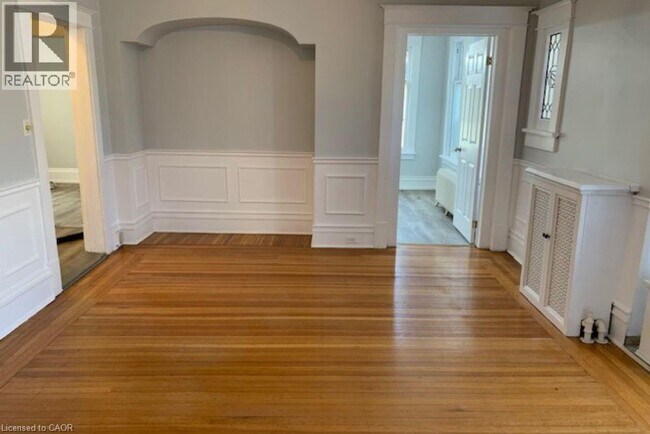 2 Undermount Ave in Hamilton, ON - Building Photo - Building Photo