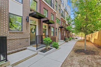 230 New St in Decatur, GA - Building Photo - Building Photo