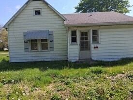 501 Lincoln St in Saint David, IL - Building Photo