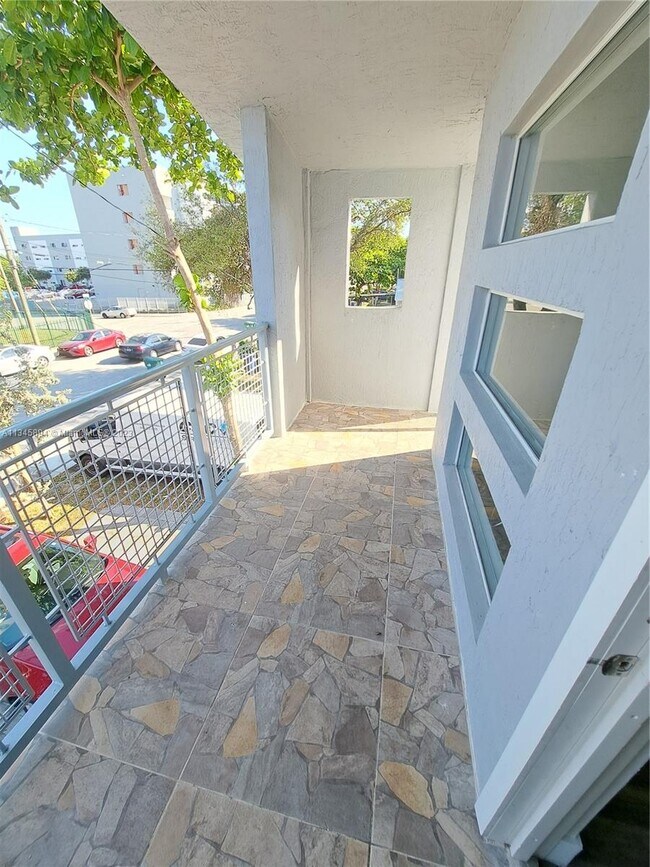 5266 NW 24th Ave-Unit -A in Miami, FL - Foto de edificio - Building Photo