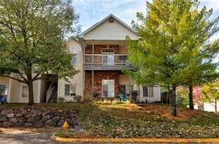 2447 Patricia Dr in Urbandale, IA - Building Photo