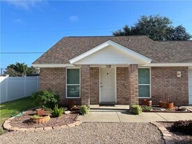 3118 Seafoam Dr in Corpus Christi, TX - Building Photo