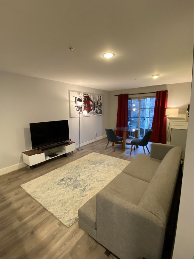 property at 123 Queen Anne Ave N