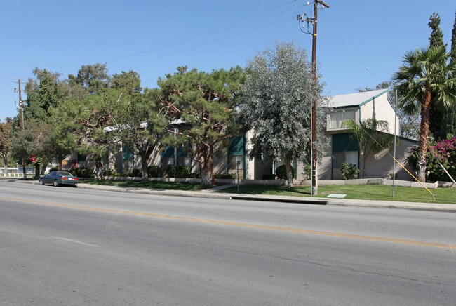 Bear Mountain Village in Arvin, CA - Foto de edificio - Building Photo