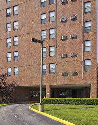 Good Shepherd Tower in Chicago, IL - Foto de edificio - Building Photo