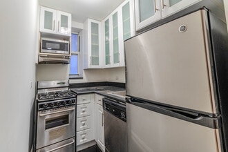 340 E 50th St, Unit 1b in New York, NY - Building Photo - Building Photo