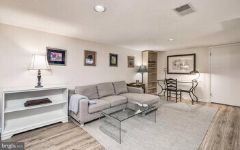 5209 Sangamore Rd in Bethesda, MD - Building Photo - Building Photo