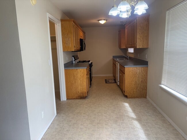 2310 S Hickory St in Sapulpa, OK - Building Photo - Building Photo